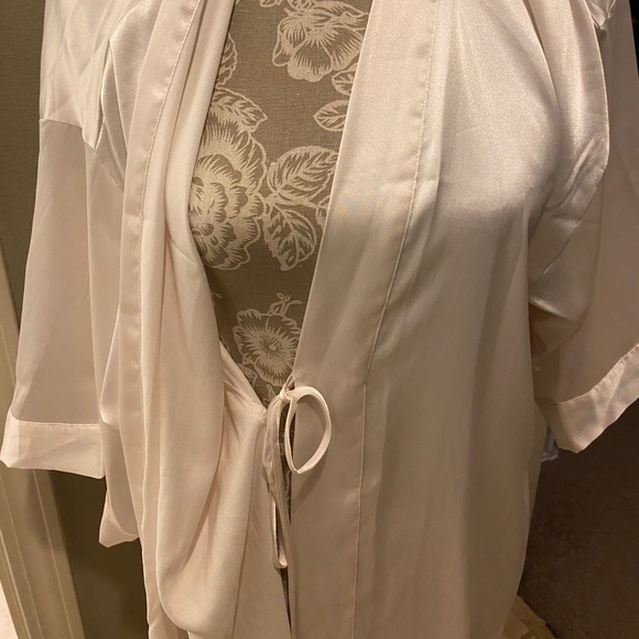 Light Pink Victoria Secret’s Robe - Picture 4 of 4